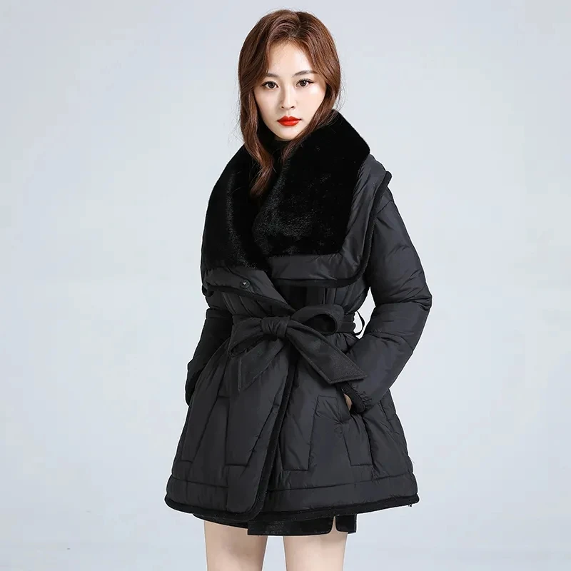 2025 خريف شتاء تصميم جديد الشعور كبير الفراء طوق سترة قطن للنساء مزاجه الموضة معطف سميك الإناث الدافئة باركر