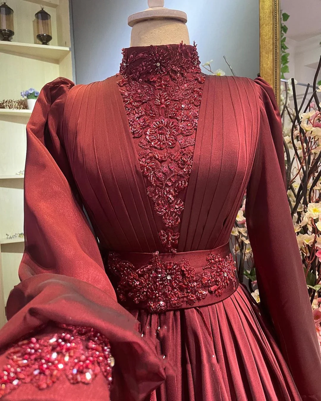 Eleganti abiti formali musulmani Manica lunga Perline di tulle A-Line Arabo Affascinante Abiti da sera da ballo per le donne Robe De Mariée