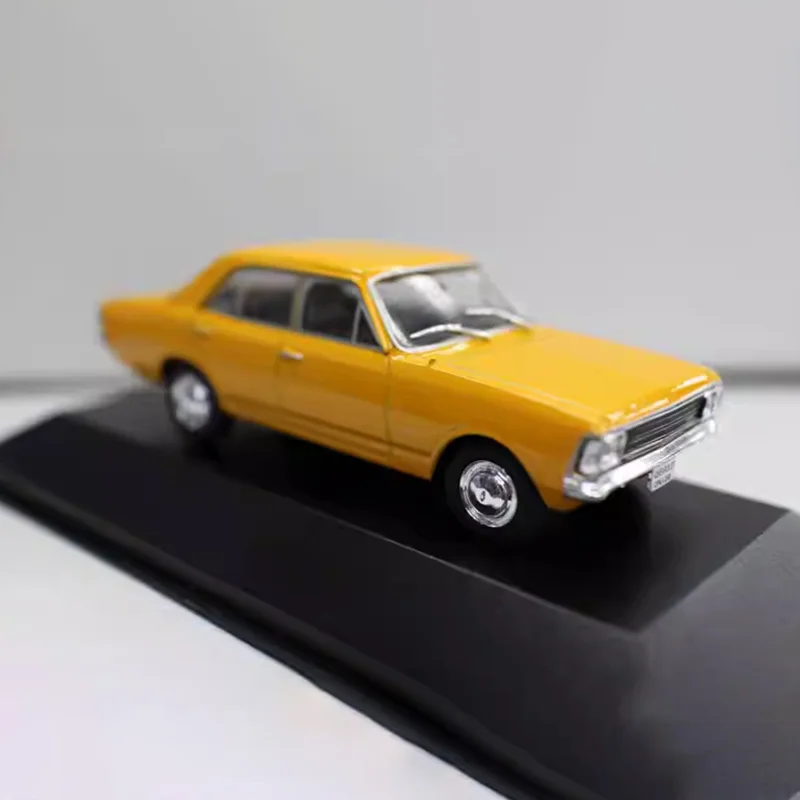 Diecast 1:43 Scale Opala 2500 60s Model Alloy Car Finished Product Simulation Series Toy Automobile Souvenirs Collection Gift