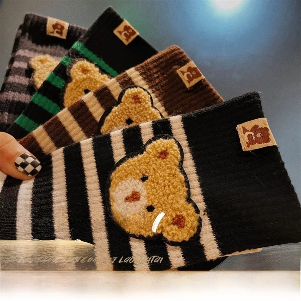 

Trendy Striped Bear Pattern Plush Mid-Calf Socks Personality Black White Bear Head Label Popular Home Fashion Autumn Winter N...