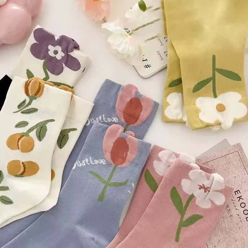 Women Flower Patterned Mid Tube Socks Fashionable Versatile Cute That Are Soft Comfortable Breathable Casual Sport Socks