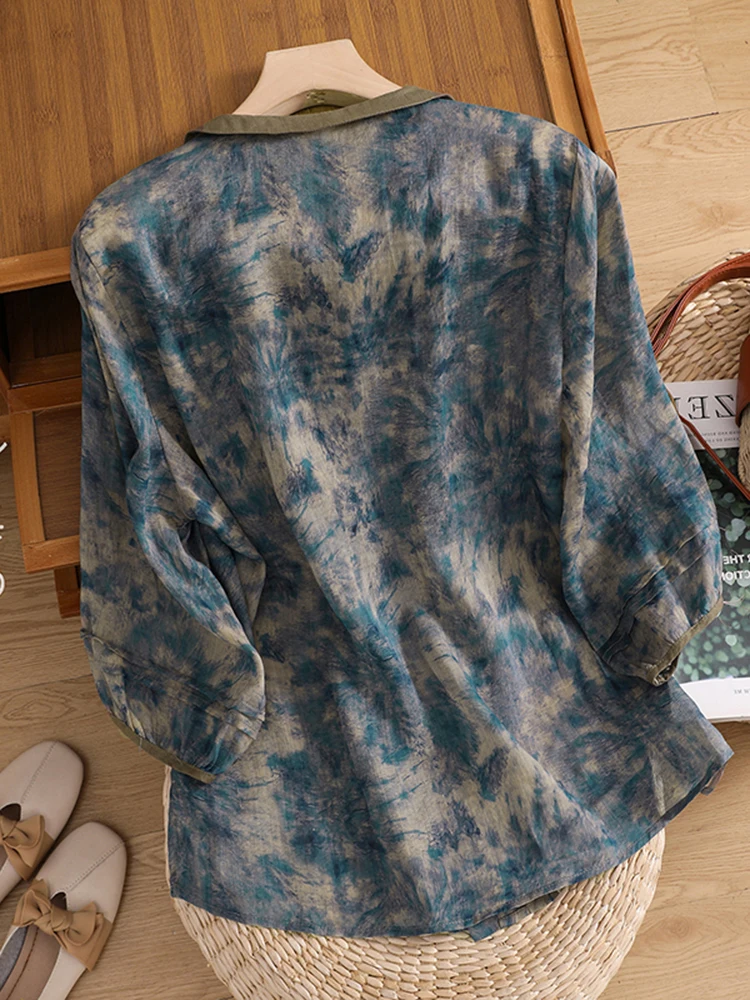 Csa Fena Casual de Verão com Estampa Retrô, Manga Lanterna, Gola Redonda, Caimento Solto, em Linho e Aodão Tingido, ...