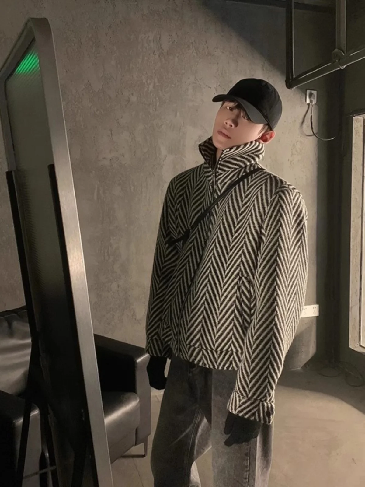 

Мужское шерстяное пальто на осень-зиму в стиле High Street с полосатым дизайном, подплечниками, воротником-стойкой, на молнии, с длинными рукавами, свободного кроя