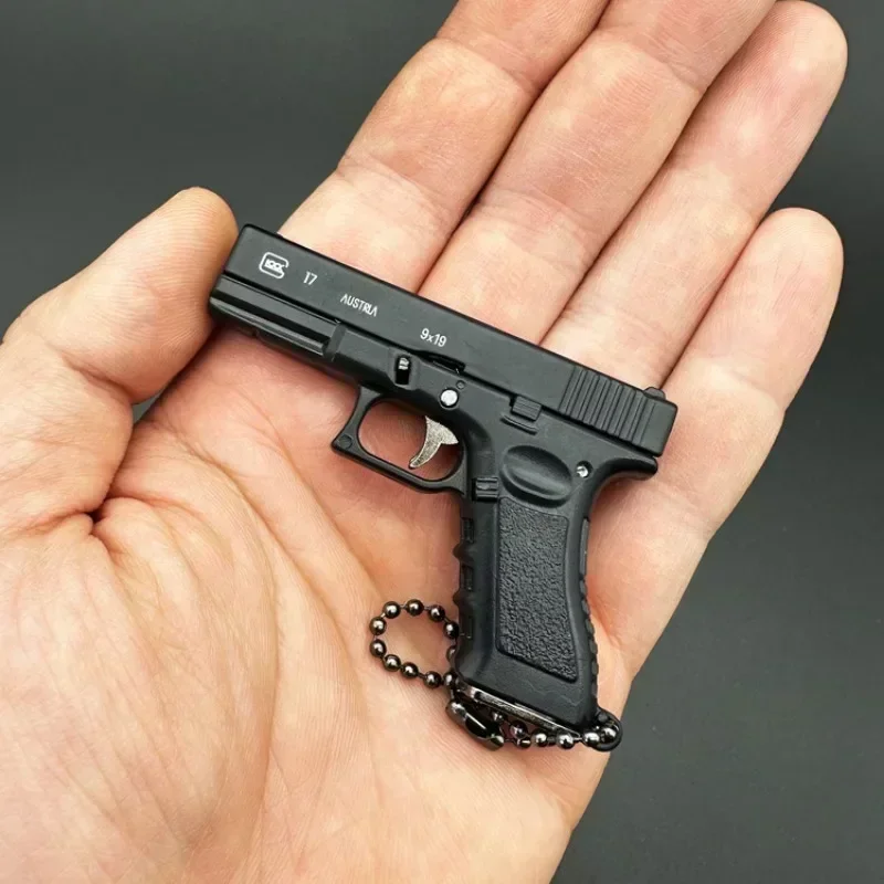 Mini G17 metalen speelgoedpistool model legering sleutelhanger afneembare collectie kleur indrukwekkende verjaardag Kerstmis voor militaire junkie