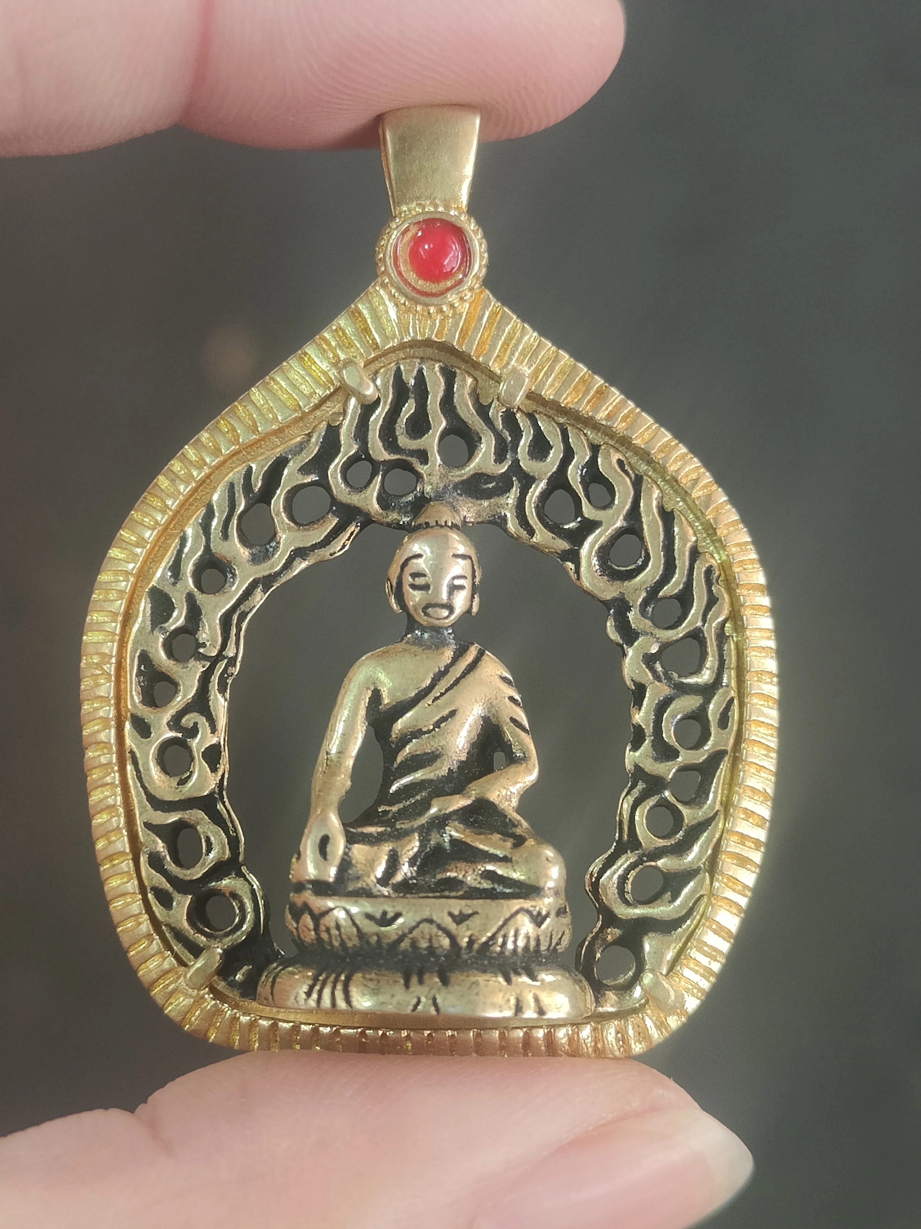 Chinese brass Buddha pendant hollow body pendant gift