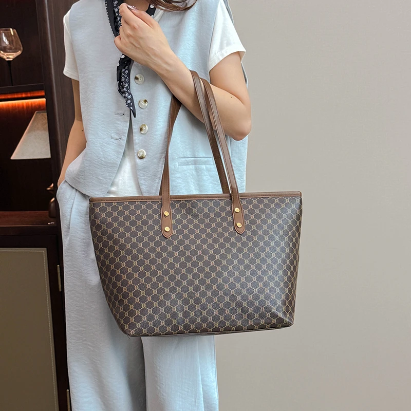 

Легкая роскошная сумка через плечо для женщин, многофункциональная сумка-мессенджер, элегантный простой компаньон для покупок