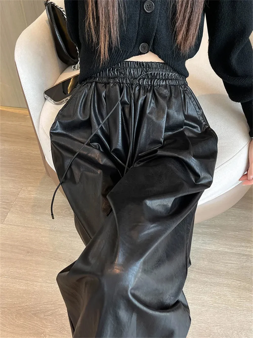 

Широкие брюки из искусственной кожи, женские свободные корейские брюки с эластичной резинкой на талии Y2k, уличный дизайн, брюки в стиле Харадзюку, модные мешковатые прямые брюки
