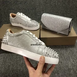 Sapatos casuais prateados com rebite plano para mulheres, design de embreagem, tênis de cristal, luxuoso, redondo, conciso, casal, glitter metálico, sapato com renda