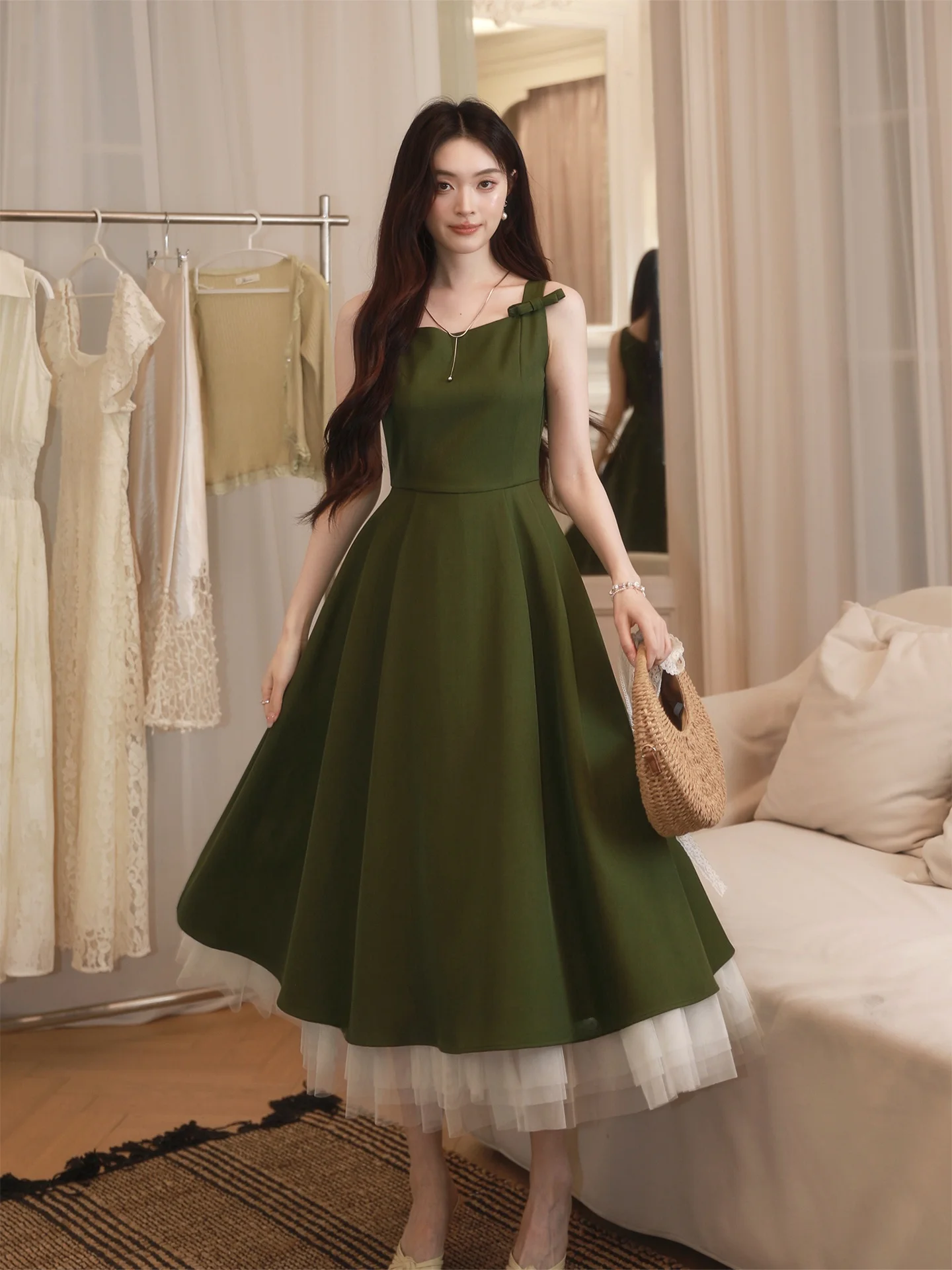 

Летнее белое платье Li Buwan Wishing Pool Girl: милое, мягкое, стройнящее, с круглым вырезом, без рукавов, А-силуэт, из полиэстера.