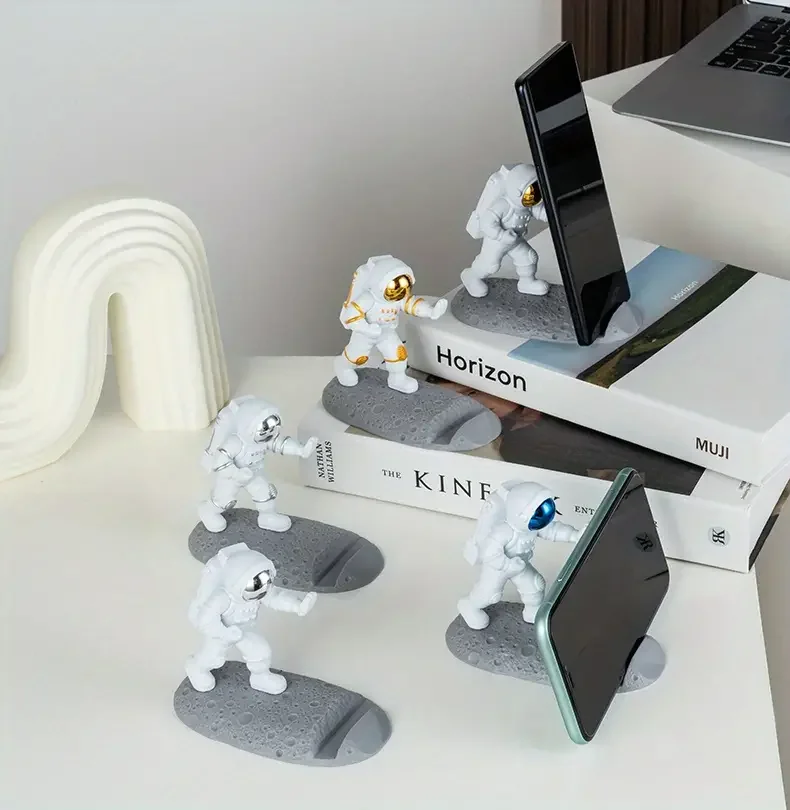 Astronaut Mobile Phone Stand Holder Spaceman Desk Decoration Smartphone Bracket Home Ornaments For iPhone 15 14 Samsung Xiaomi