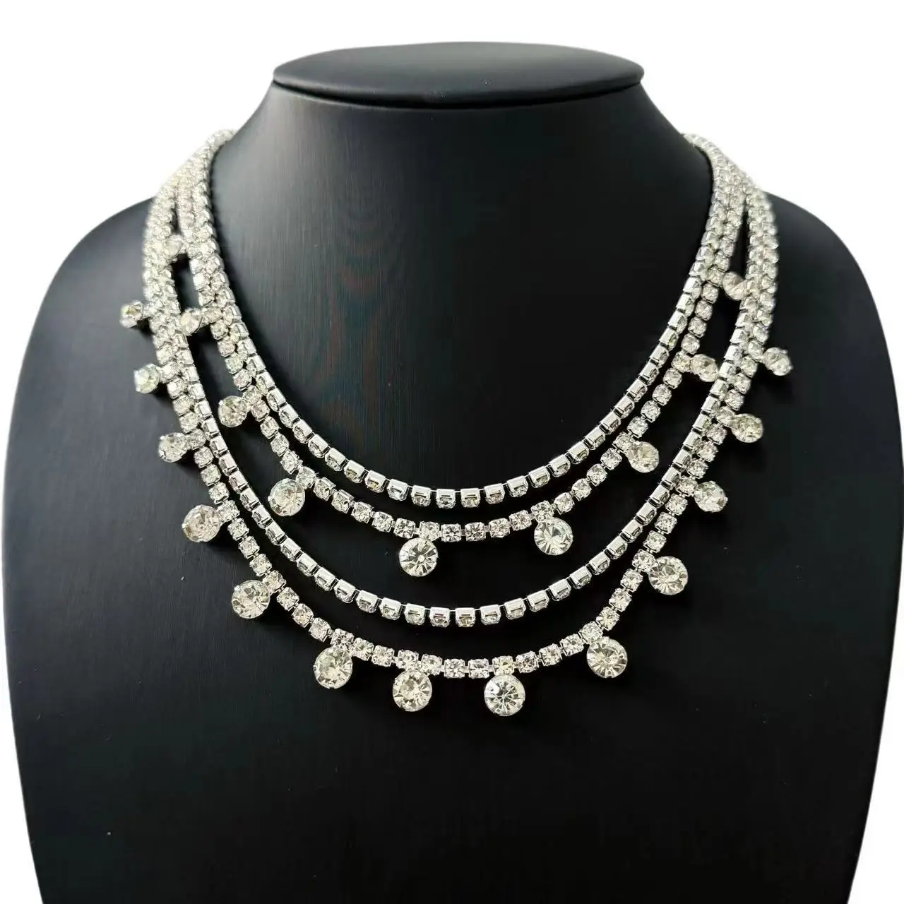 Temperament New Multi layer Neck Chain Fashionable Explosive Super Flash Water Diamond Necklace Clavicle Chain Jewelry