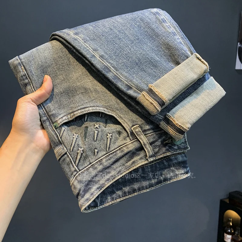 2024 Herbst neue Jeans Herren modische bestickte geprägte leichte Hose mit geradem Bein, leicht lockere, schlanke Harems hose