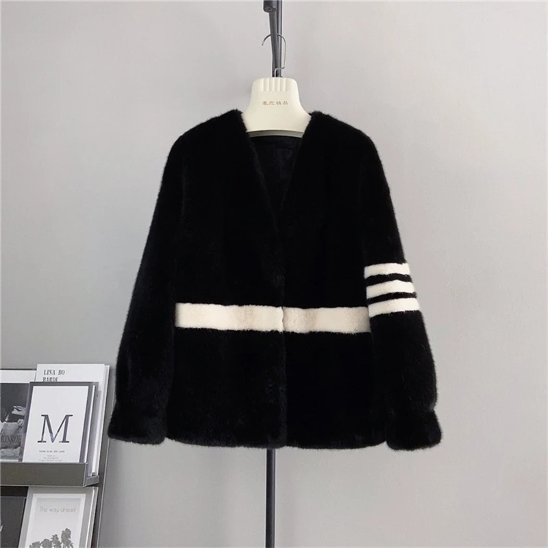 

2024 New Faux Mink Fur Coat V-neck Plush Coat Young Paragraph Winter Short Thin Female Jacket PT4108