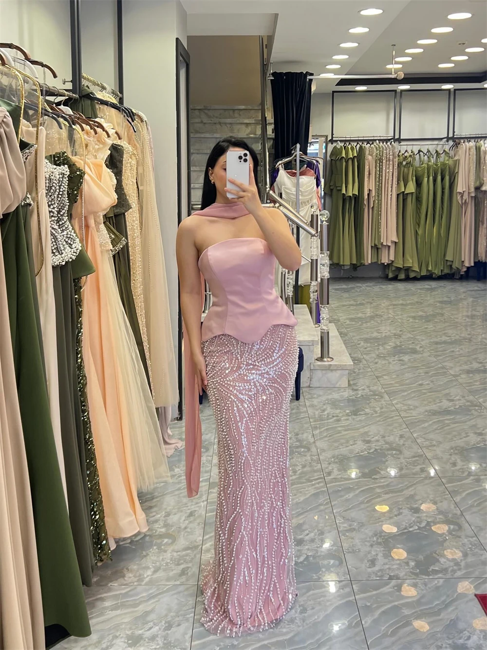 Customized Classic Pink Organza Evening Dress Elegant Strapless Sleeveless Celebrity Gowns Formal Straight Crystal Party Dresses
