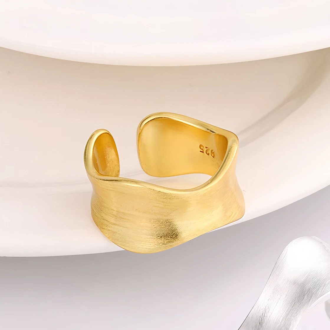Women's 925 Sterling Silver Wide Vintage Ring