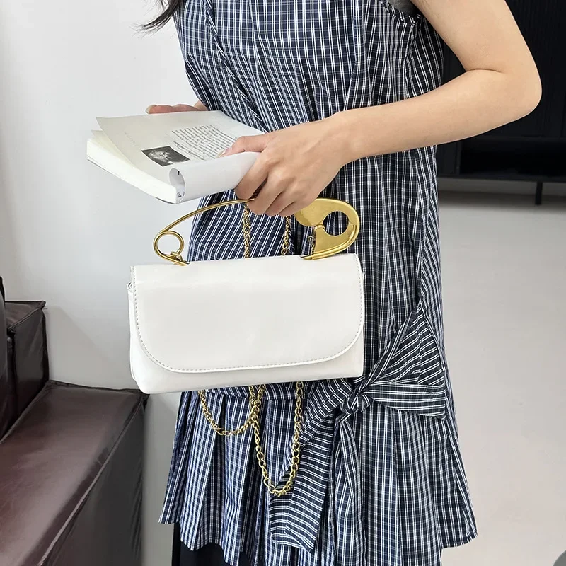 

Women's Personalized Paper Clip Crossbody Bag Versatile Chain Carry Pin Bag Stylish Small Accessory