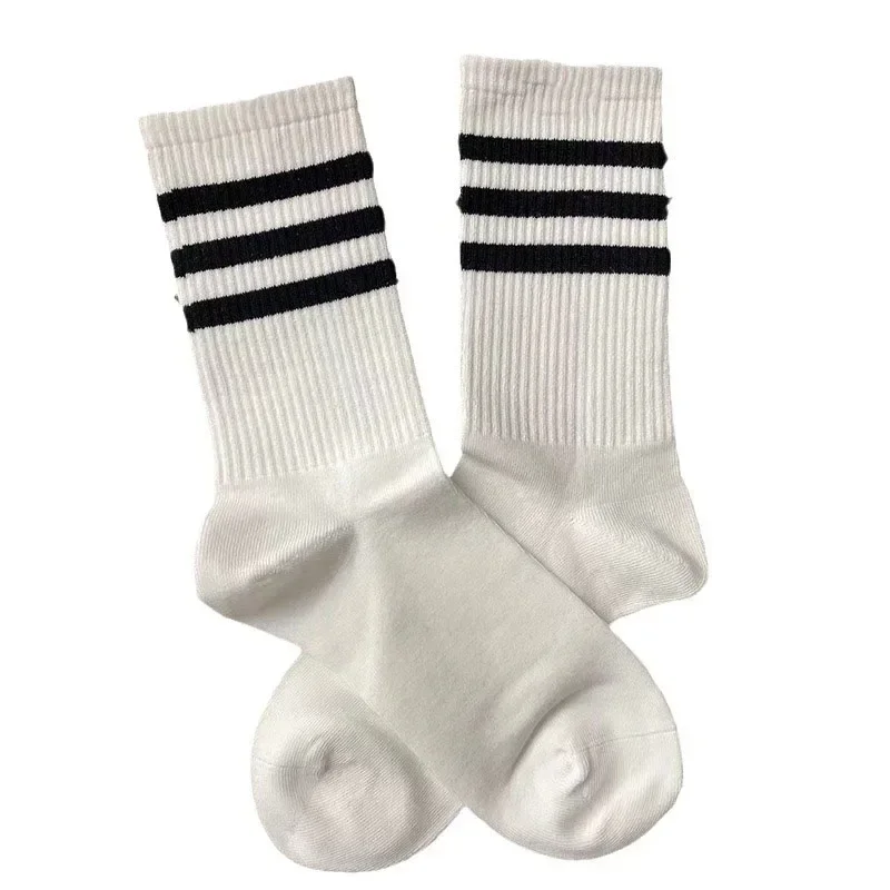 Chaussettes classiques noires et blanches, style couple en pur coton, chaussettes de sport à trois barres, style collège