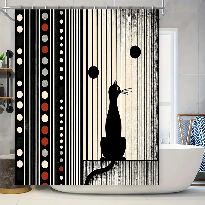 

Современная занавеска для душа в черно-белую полоску с игривым котом, идеально подходящая для декора ванной комнаты