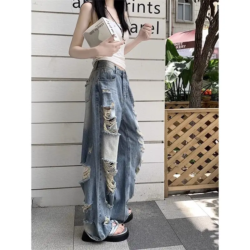 

2024 New Women's Summer Retro Color Block Design with High Waist and Slim Slim Floor Tear Out Jeans