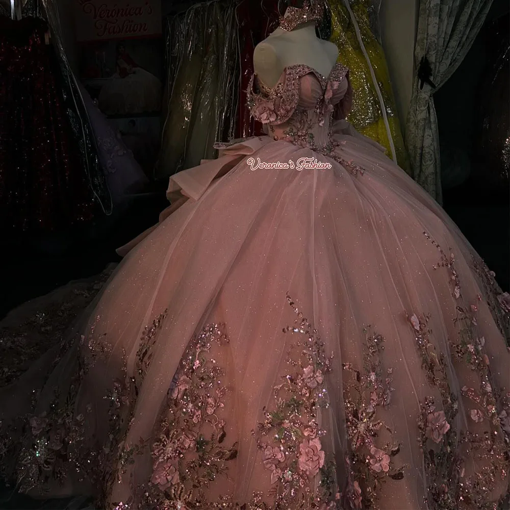 

2025 Princess Pink Ball Gown Quinceanera Dresses With Rose Gold Appliques Off Shoulder Party Dress Robes De Soirée