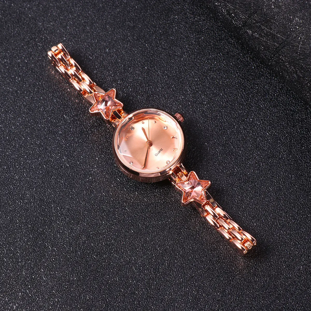 

Женские наручные часы из сплава в форме розы со стразами, кварцевые, точные, модные, уникальные аксессуары для запястья