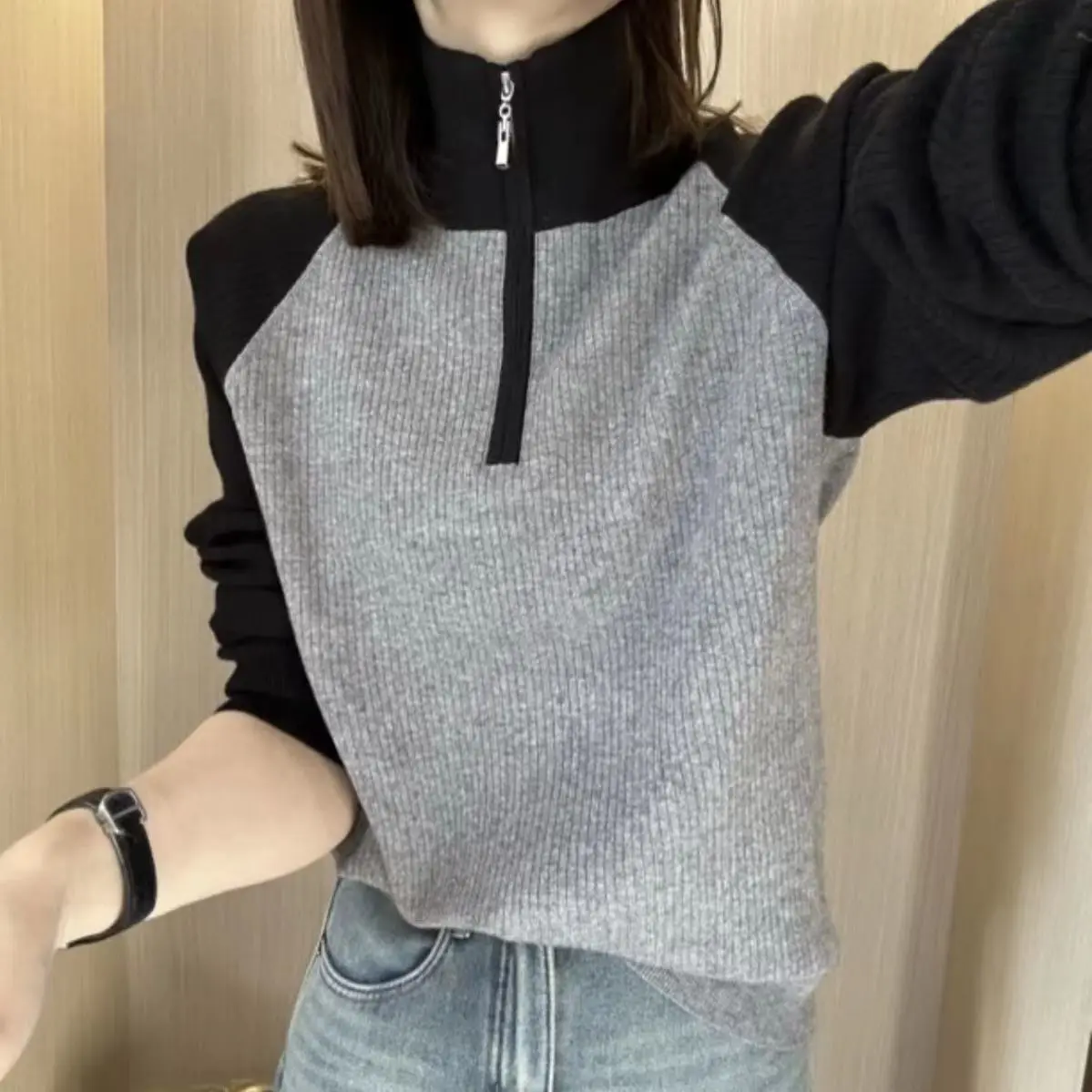 

2025 Autumn and Winter Loose Warm Inner Turtleneck Bottoming Shirt Top Zipper Design Color Matching Casual Sweater Women