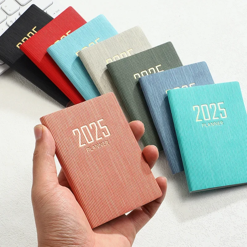 2025 A7 มัลติฟังก์ชั่ภาษาอังกฤษ Agenda Notebook นักเรียน Mini Pocket Notepad รายวันรายสัปดาห์ Planner ปฏิทินหนังสืออุปกรณ์สํานักงาน