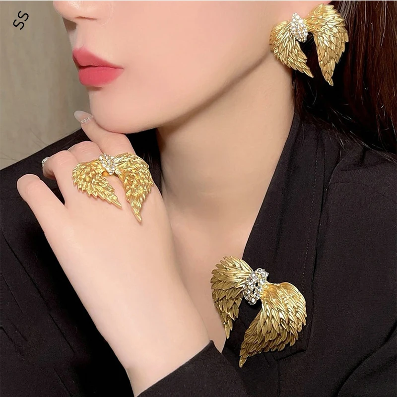 

Free Collocation Gold Wings Jewel Brooch Vintage Feather Flash Diamond Pearl Necklace and Earrings Open Ring Sets Accessories