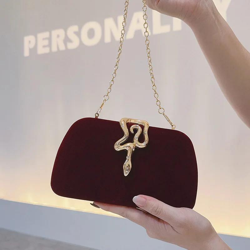 

New snake buckle clutch bag, celebrity fashion trend dinner bag, high-end banquet clutch bag
