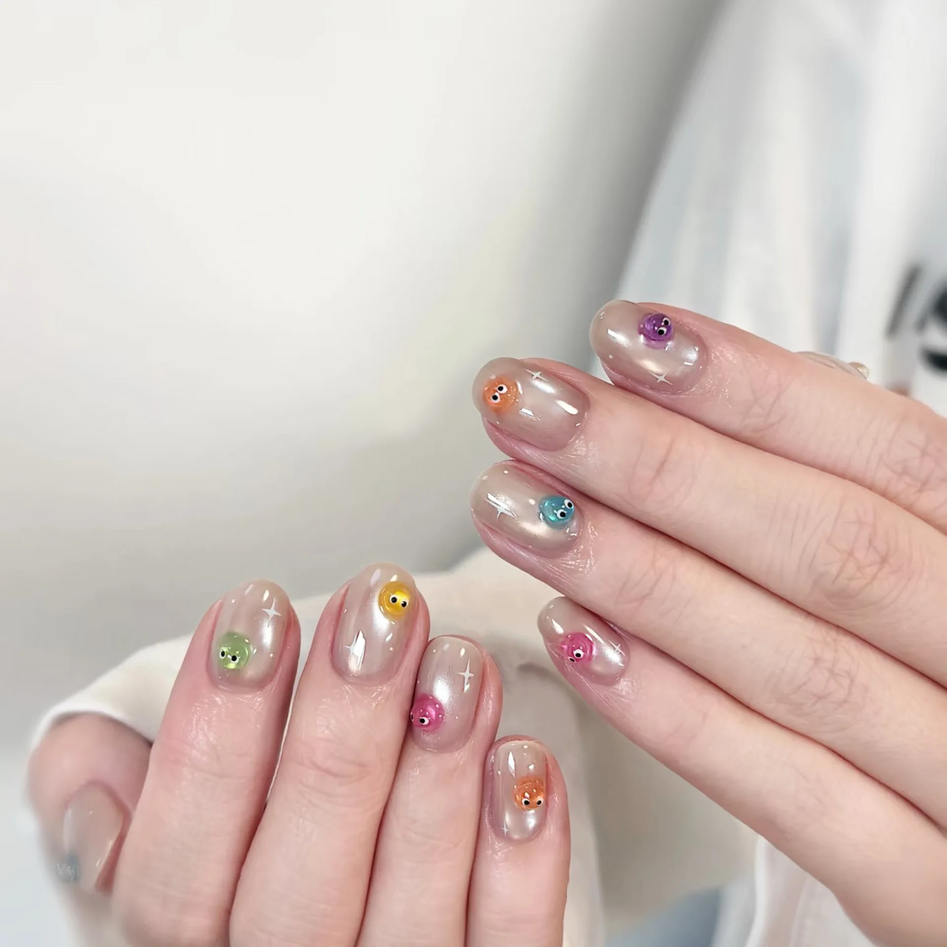 

10Pcs Handmade Short Lovely Press On Nails Shiny Cat Eye 3D Cartoon Colored Beans Design Cute Fake Nails Wearable Nails Tips Art