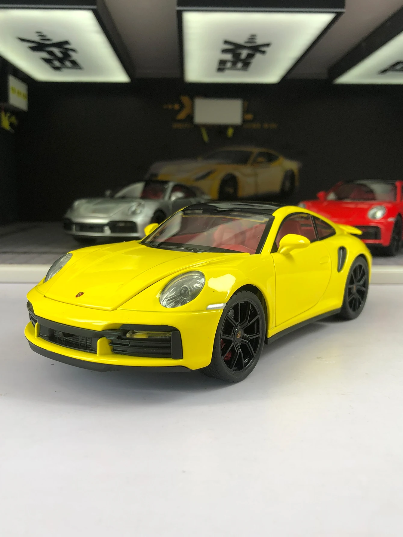 

Модель автомобиля Porsche 911 Turbo S из цинкового сплава, масштаб 1:24, статическая модель, металлический коллекционный подарок.