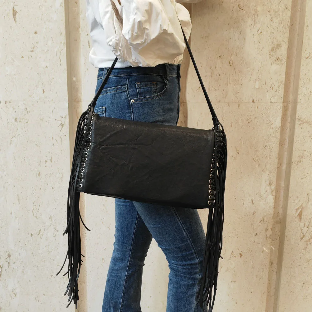 

Long tassel rivet punk pleated Women armpit bag black pu leather Female Shoulder Bags Y2K Street fringed ladies Clutches handbag