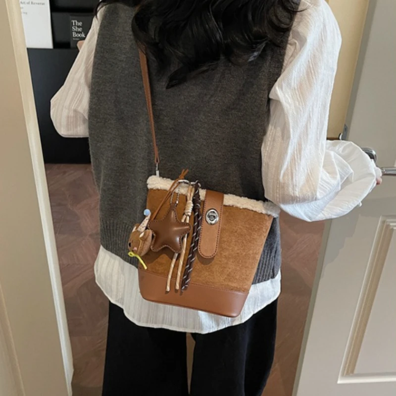 

Высококачественная текстурированная сумка-ведро премиум-класса из смеси кожи и замши, сумка через плечо для осени и зимы, модные женские сумки через плечо