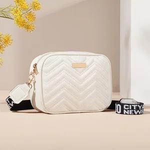 Omuzdan askili çanta kare Moderna düz renk çanta crossbody kılıf yastıklı fermuar detaylı, kadın cüzdan-klasik bir kombinasyon Kolyenin ilk 10 satışı-casus-no. 5