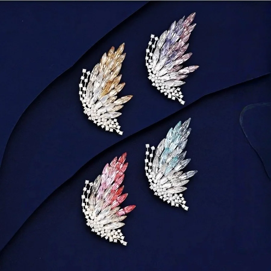 Full diamond crystal butterfly brooch, high-end women's fashion corsage, sophisticated suit pin, clothing accessory
