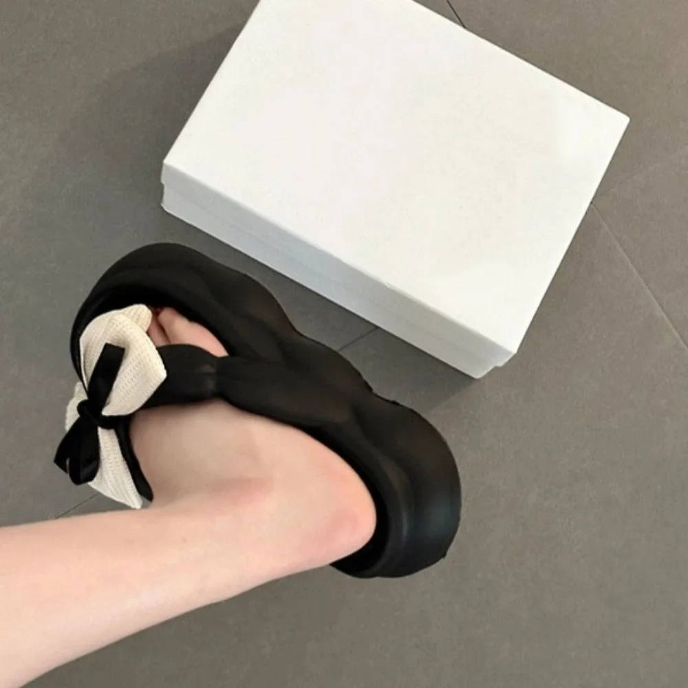 미끄럼 방지 리본 클라우드 슬리퍼 블랙 화이트 두꺼운 밑창 리본 슬라이드 샌들 다용도 캐주얼 두꺼운 밑창 슬리퍼 여성용