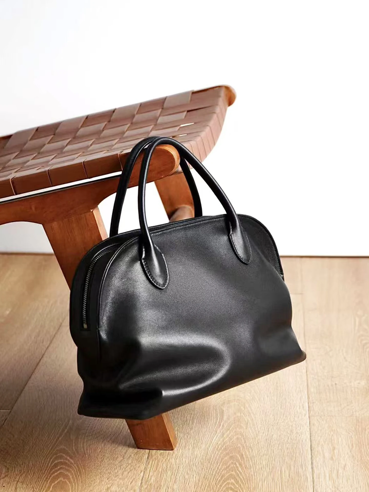 2026 New Sle Coffee Bla Leather Folded Belly Bowling Bag ell Handbag Commuter Bag Soft Handle Women's Faion Bag