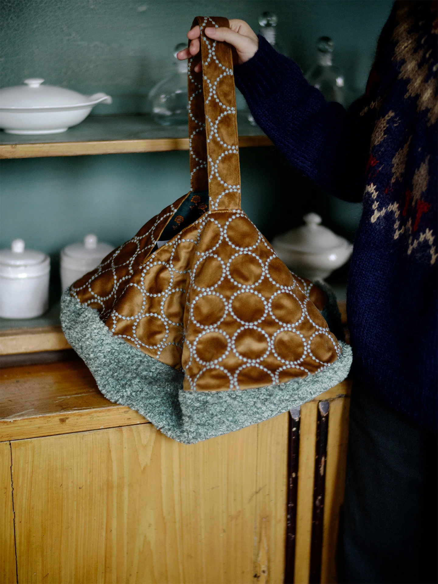 2025-automne-hiver-irreguliere-plu-unique-sac-a-bandouliere-faionable-retro-sle-doux-sac-a-main-pour-les-femmes-fermeture-bleue-magnetique