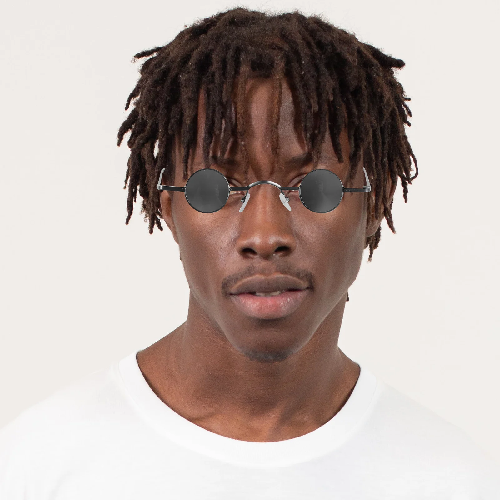 نظارات شمسية كلاسيكية بإطار دائري صغير أسود، نظارات شاطئ خفيفة الوزن للحفلات الخارجية، إكسسوارات عصرية للرجال والنساء #1