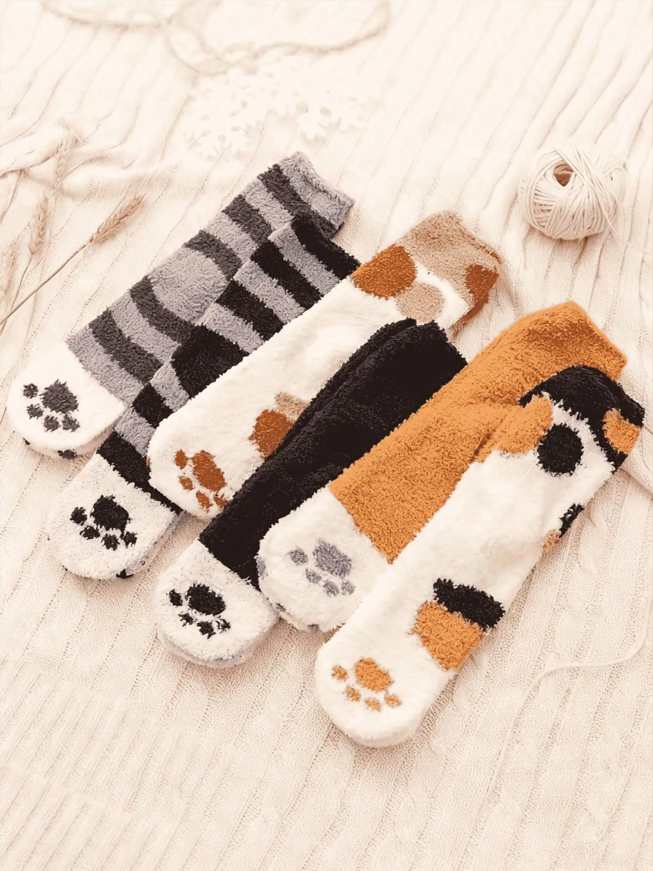 6 Pairs Of Women's Multi-Color Autumn And Winter Cute And Fun Cat Paw Socks, Coral Fleece Mid Tube Socks, Sleep Thick And Warm, Sweet Floor Socks