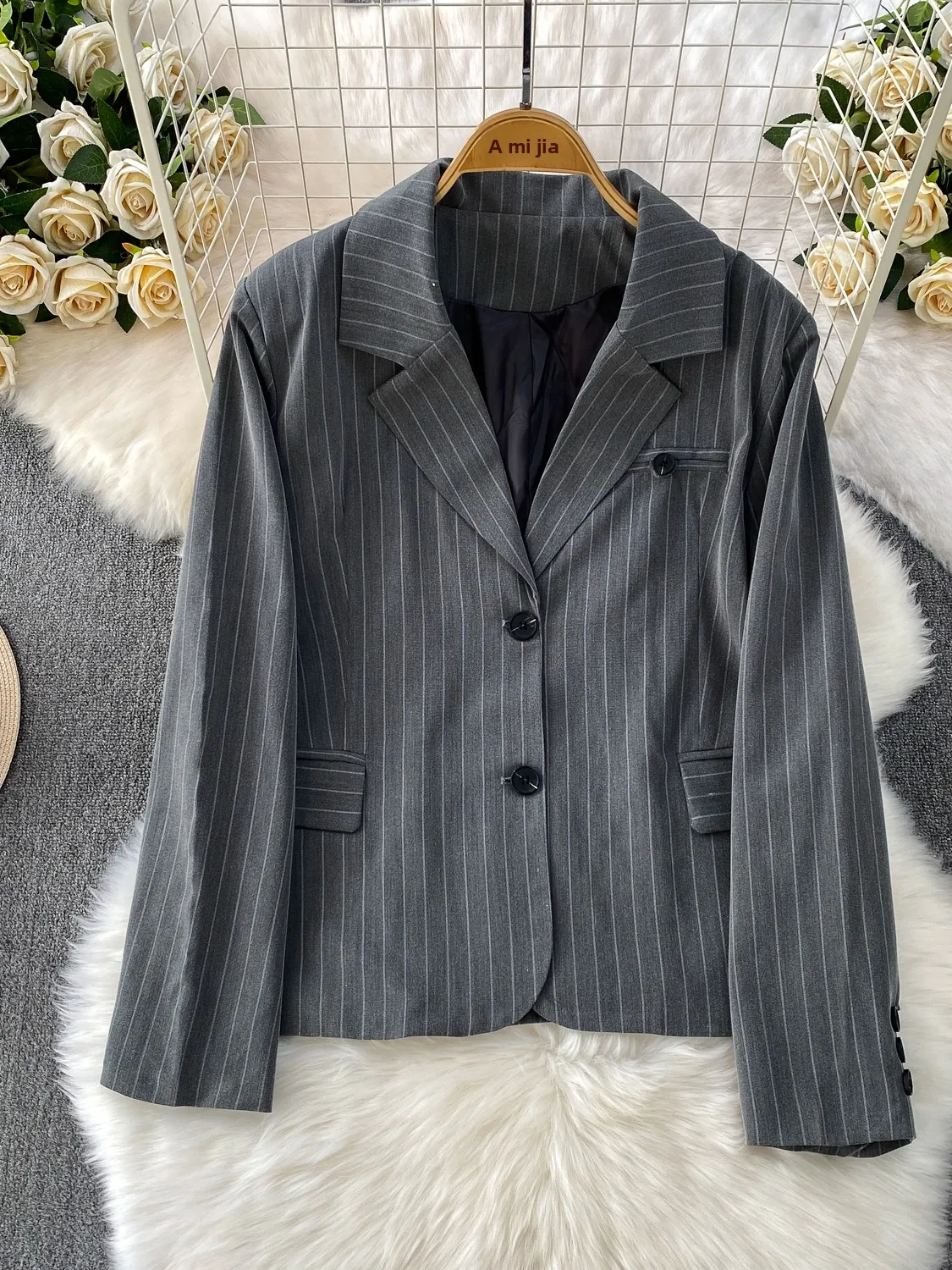 Conjunto de Duas Peças com  t Estilo Britânico e Saia Curta de Cintura Alta para Efeito Emaecimento em Vestuár...