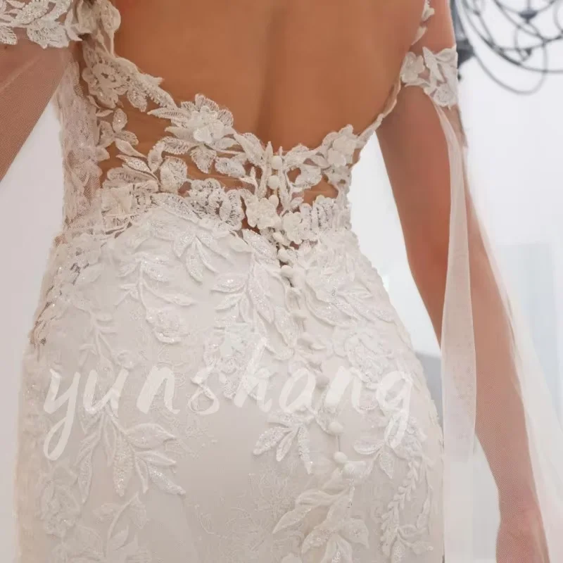 Yunshang Maßgeschneidertes Hochzeitskleid, Brautkleid, Spitzenapplikationen, schulterfrei, V-Ausschnitt, Meerjungfrau, rückenfrei, Schleppe, elegant, stilvoll, einzigartig – Detail 5
