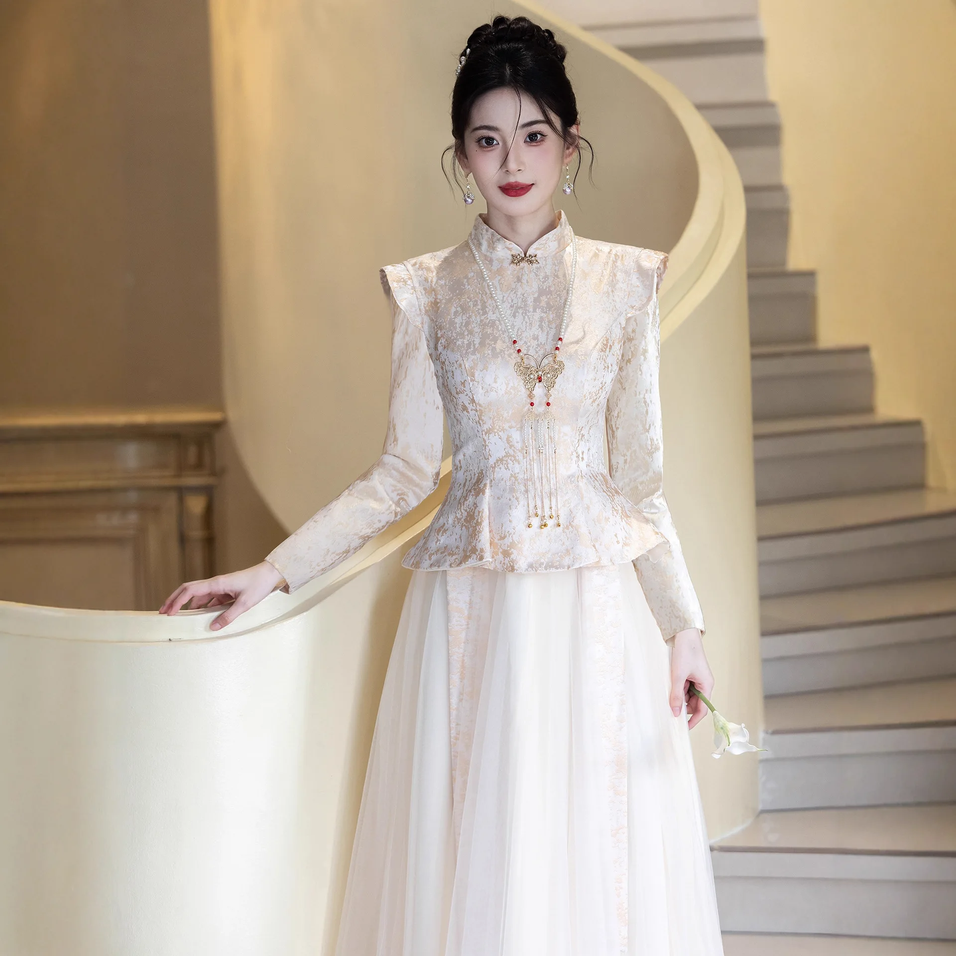 

Traditional Xiuhe New Chinese Style Champagne Gown Tang Suit Engagement Wedding Bridal Bridesmaid Dress Vintage Improved Qipao