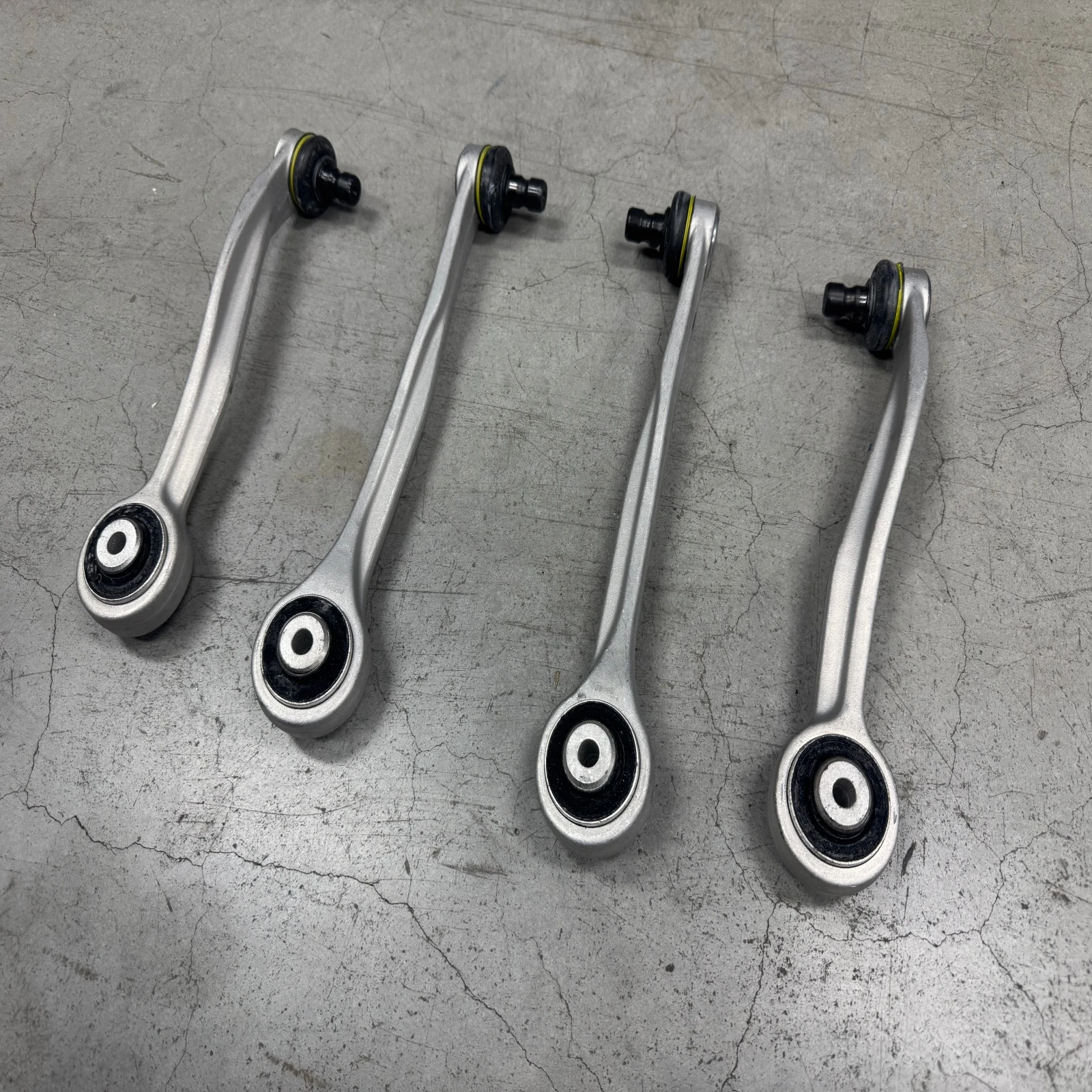 The Classic High Quality Macan95B Hangs the Front Left and Right Swing Arm Front and Rear Steering Knuckle Pull Rods for Porsche