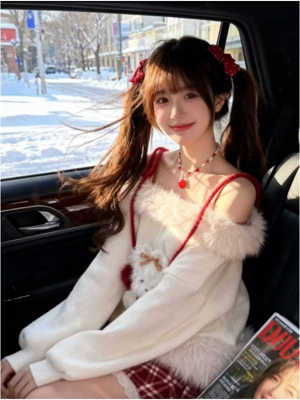 

Новогодний костюм: модный комплект из двух предметов с красной короткой юбкой в клетку на одно плечо и свободным топом с длинными рукавами для женщин