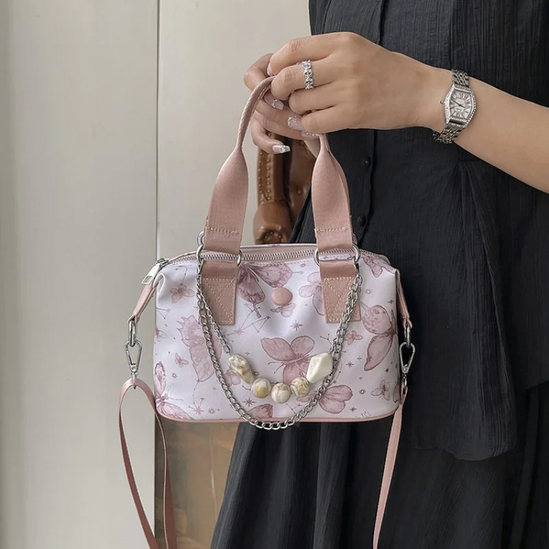 

Elegant Women's Tote Bag Made Of Premium Leather Boasting Trendy Design And Paris Vintage Commuter Style​