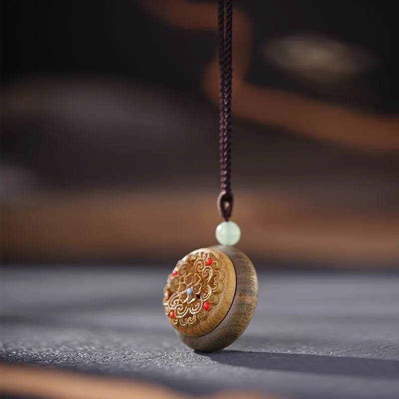 Vintage Green Sandalwood Scent Pouch Pendant Openable Design Hand Carved Incense Bead Case Long Layering Chain Car Ornament Gift