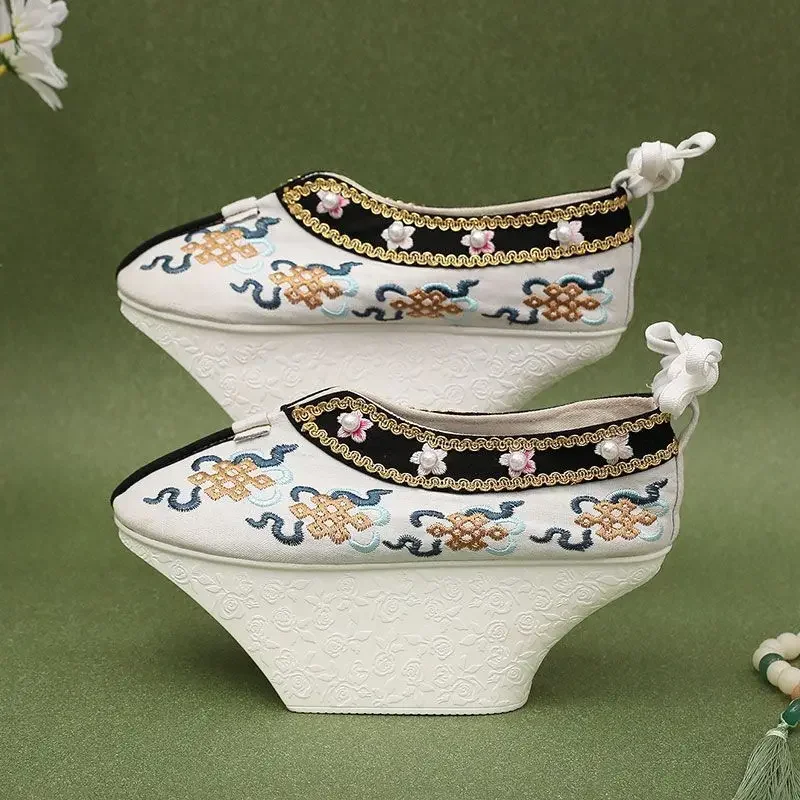 Oude Hanfu Schoenen Etnisch Platform Paleis Bloem Bodem Ming-dynastie Cloud Schoenen Paleis Dames Geborduurde Schoenen