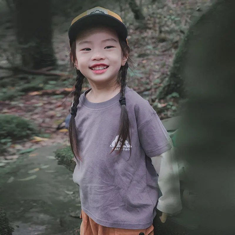 تي شيرت للأطفال بأكمام طويلة لخريف 2025 جديد باللون الأرجواني ملابس رياضية عصرية للفتيات من القطن الخالص قميص قاعدة للأطفال