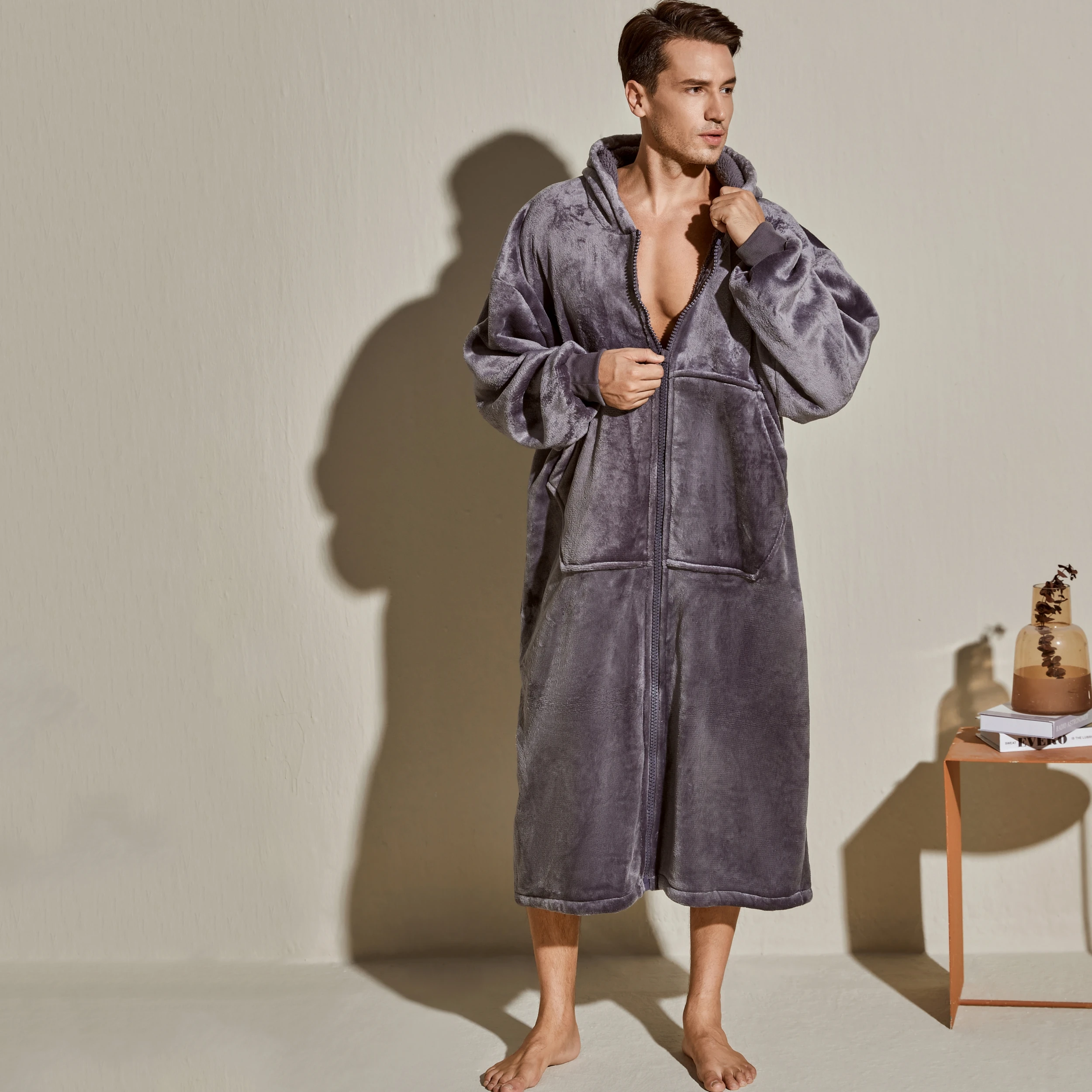 冬用のゆったりとしたフード付きジッパーパジャマで、カジュアルな生活や家庭での使用に適しています。 内側は厚いパッドが入っています。